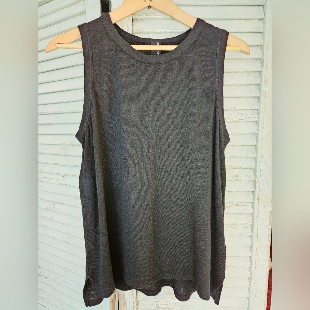 Classic Sleeveless Black Tank Top - Women